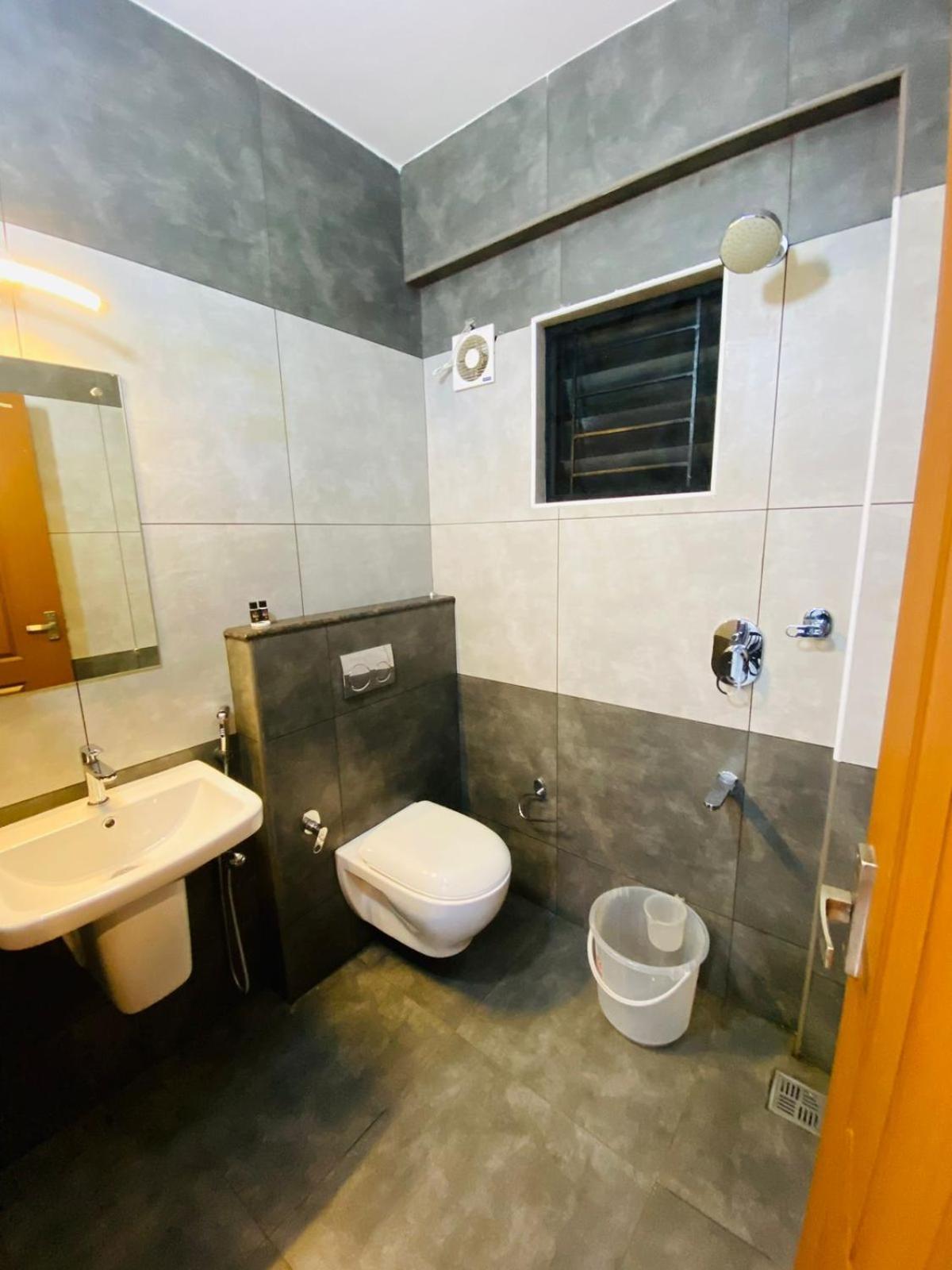 Kochi Hotel Nujoom Rooms & Apartments מראה חיצוני תמונה